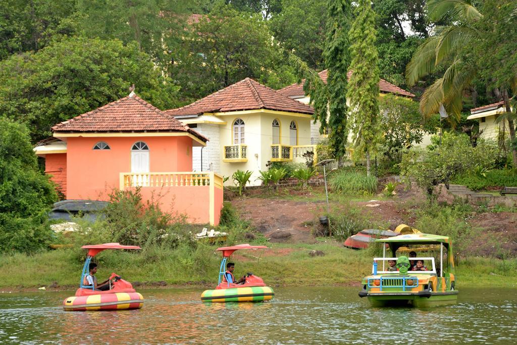ホテルMayem Lakeview Goa エクステリア 写真