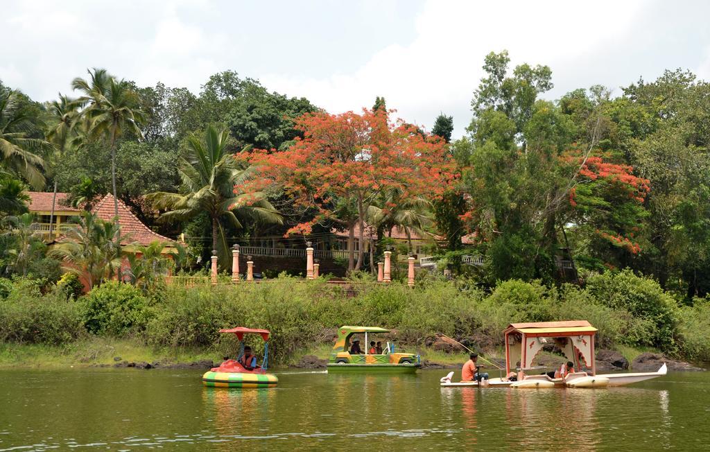 ホテルMayem Lakeview Goa エクステリア 写真